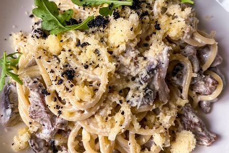 Спагетти с говядиной и грибами