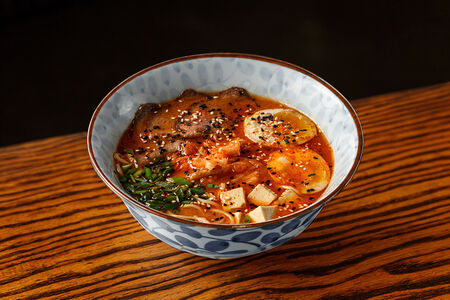 Кимчи-рамен с говядиной и маринованным тофу