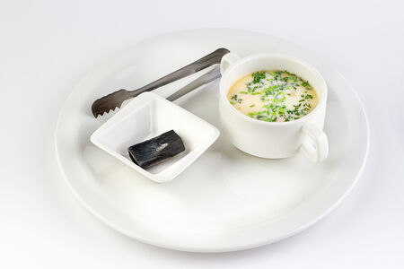 Уха из северных рыб со сливками и красной икрой