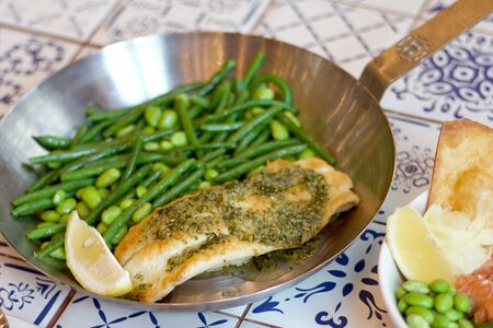 Камбала на гриле с грин бинс