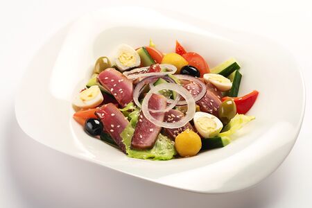 Салат с тунцом