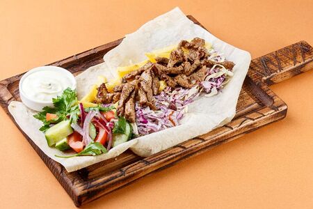 Развёрнутая шаурма с телятиной