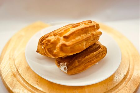 Эклер со сливками