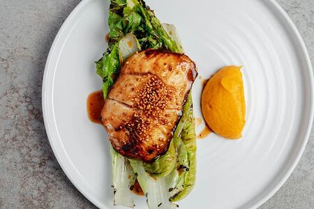 Палтус мисо с романо из печи и кремом из моркови