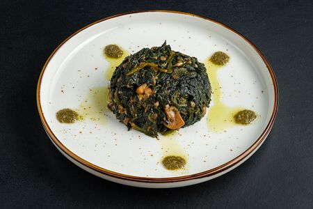 Шпинат, томленный на сливках