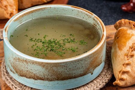 Бульон со свежей зеленью