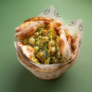 Фокачча на тонком тесте с песто