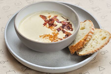 Британский картофельный суп с беконом