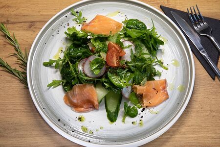Салат с лососем