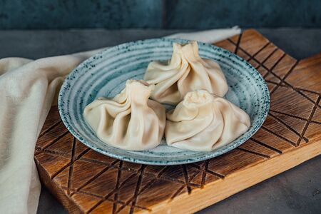 Отварные хинкали cвинo-говяжьи