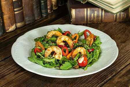Салат с руколой и креветками