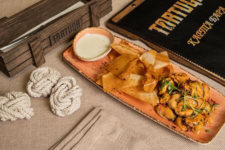 Закуска из маринованных мидиий с соусом монблю