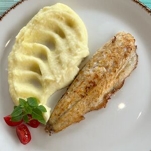 Филе сибаса с картофельным пюре