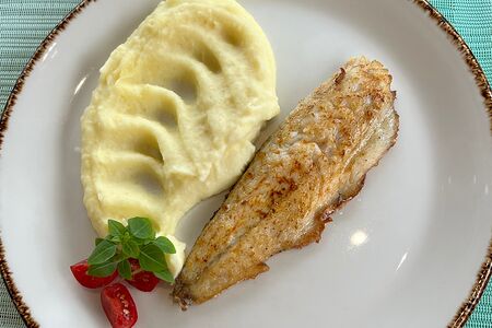 Филе сибаса с картофельным пюре