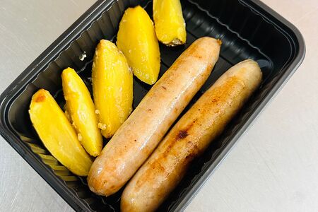 Купаты с картофельными дольками