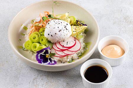 Поке с лососем