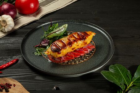 Хачапури на мангале с сыром сулугуни на подушке из томатов