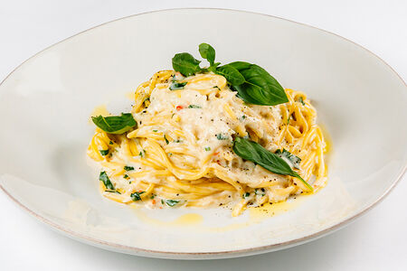 Спагетти с камчатским крабом в сливочном соусе