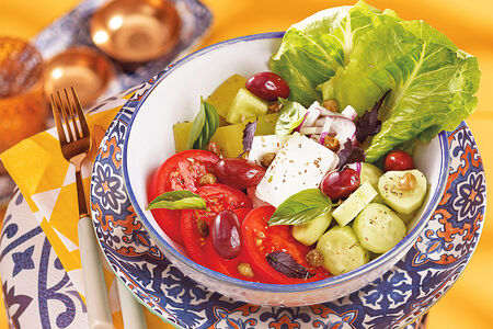 Греческий салат с оливковым маслом