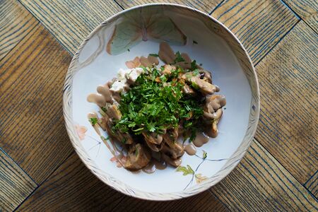 Шампиньоны гриль с трюфельным терияки и сметаной