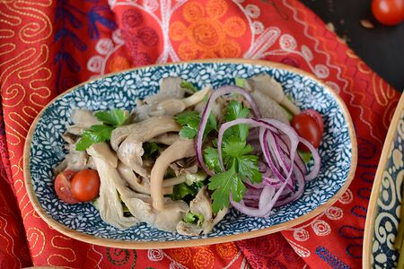 Грибы маринованные