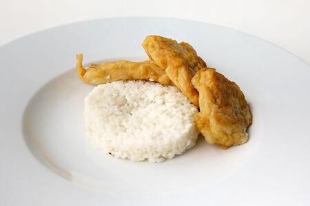 Рыба в яйце с рисом