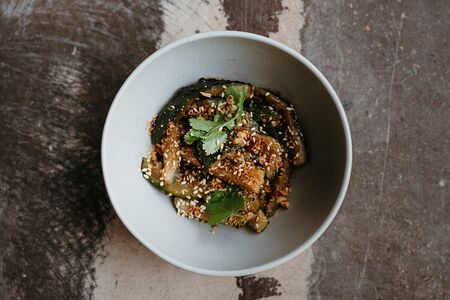 Битые огурцы с арахисом