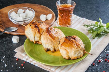 Самса на шпажках