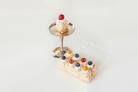 Птифура с ягодой