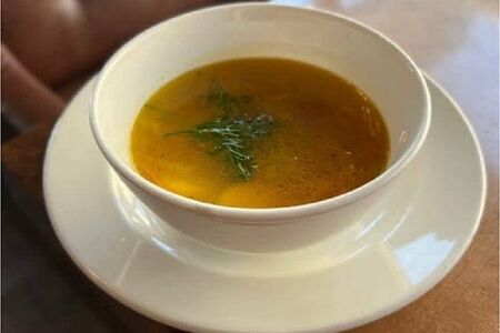 Бульон из цыпленка с домашней лапшой