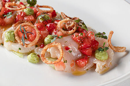 Севиче из гребешка с клубникой