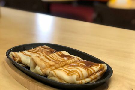 Блины с яблоком и соленой карамелью