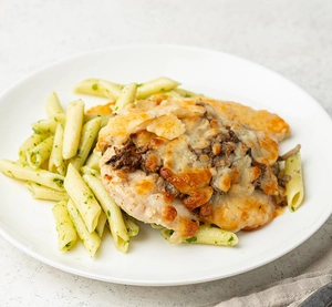 Куриная грудка с грибами и пенне