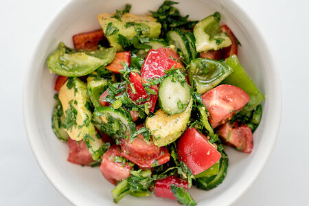 Овощной салат с авокадо