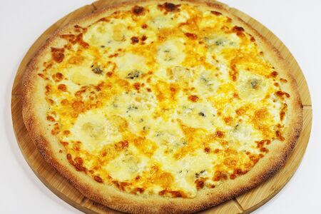 Пицца Четыре сыра M