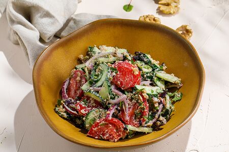 Овощной салат по-грузински с орехами