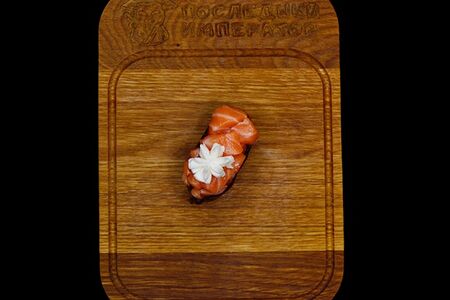 Гункан Лосось-чиз