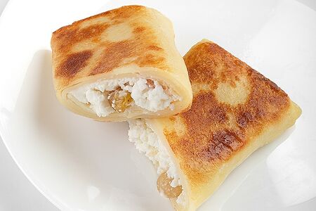 Блин с творогом и изюмом