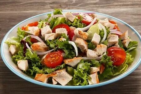 Салат Цезарь с курицей