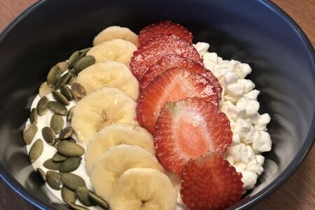 Творог зернистый со свежими ягодами