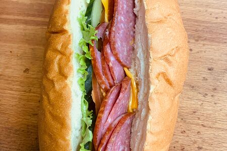 Сэндвич с салями