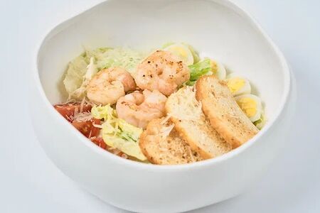 Салат Цезарь с креветками