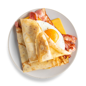 Блинчики с беконом, сыром и глазуньей