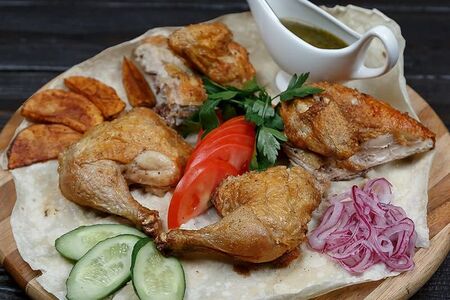 Цыпленок табака с овощами