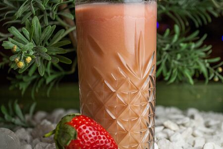 Протеиновый коктейль с клубникой и манго