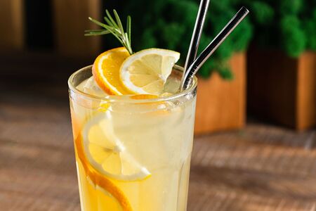 Домашний лимонад апельсин-розмарин