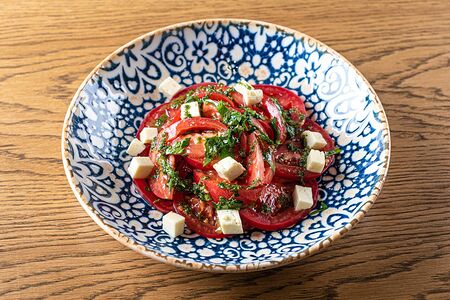 Узбекские томаты с твердым домашним сыром