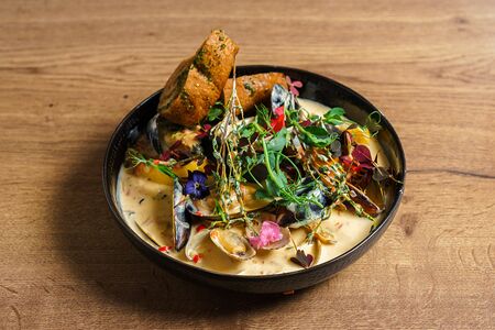 Мидии Дуо в сливочно-винном соусе