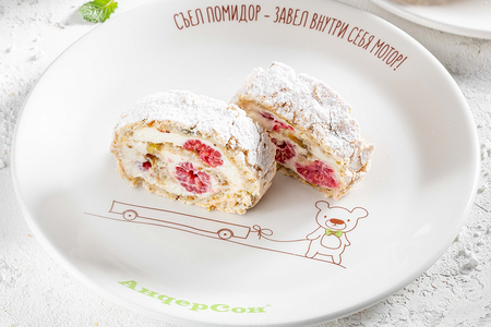 Фисташковый рулет со св. малиной порция