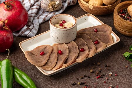 Язык отварной с хреном